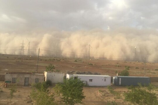 जैसलमेरमध्ये वाळूचं भयंकर वादळ; सोनार किल्लाही झाला अदृश्य, पाहा VIDEO