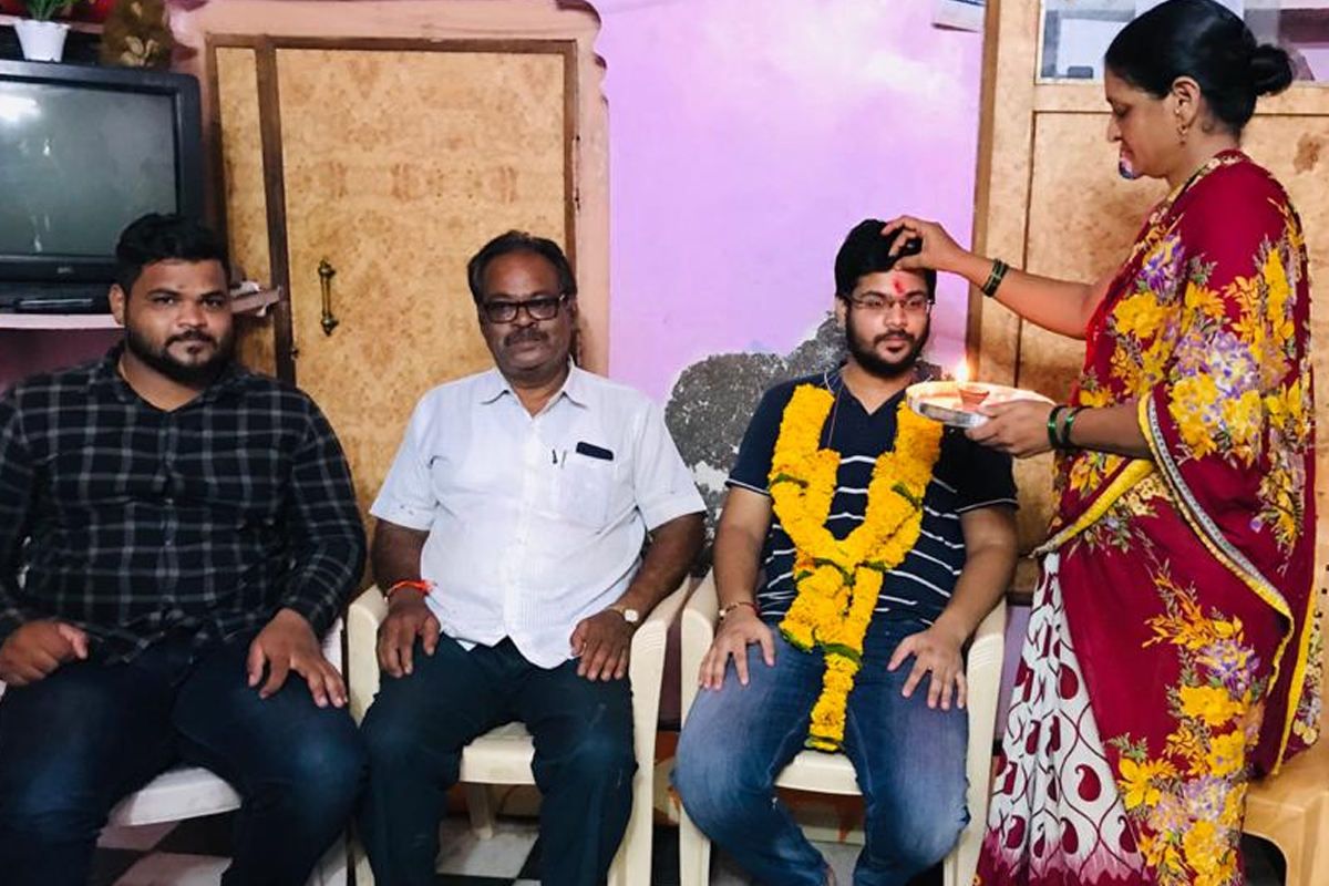 शेतकऱ्याचा पोऱ्या तो! ना क्लास, ना पैसा; 5 वर्ष लढला पण आता IPS झाला