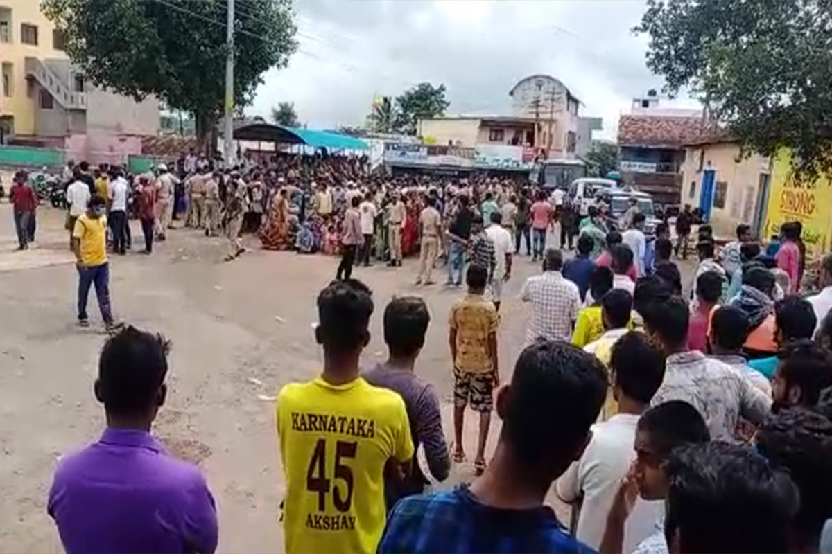 मोठी बातमी! शिवरायांचा पुतळा हटवल्याचा वाद पेटला, मराठी आंदोलकांवर पोलिसांचा लाठीचार्ज