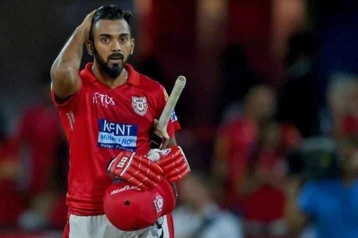 भारतीय संघाचा सलामीवीर आणि किंग्ज इलेव्हन पंजाबचा सध्याचा कर्णधार केएल राहुलच्या नावावर आयपीएल इतिहासात सर्वात जलद अर्धशतक लगावण्याचा विक्रम आहे. 2018मध्ये 11व्या हंगामात राहुलनं दिल्ली कॅपिटल्सविरुद्ध 14 चेंडूत 51 धावांची खेळी होती. यात 6 चौकार आणि 4 षटकारांचा समावेश होता. भारतीय संघाचा सलामीवीर आणि किंग्ज इलेव्हन पंजाबचा सध्याचा कर्णधार केएल राहुलच्या नावावर आयपीएल इतिहासात सर्वात जलद अर्धशतक लगावण्याचा विक्रम आहे. 2018मध्ये 11व्या हंगामात राहुलनं दिल्ली कॅपिटल्सविरुद्ध 14 चेंडूत 51 धावांची खेळी होती. यात 6 चौकार आणि 4 षटकारांचा समावेश होता.