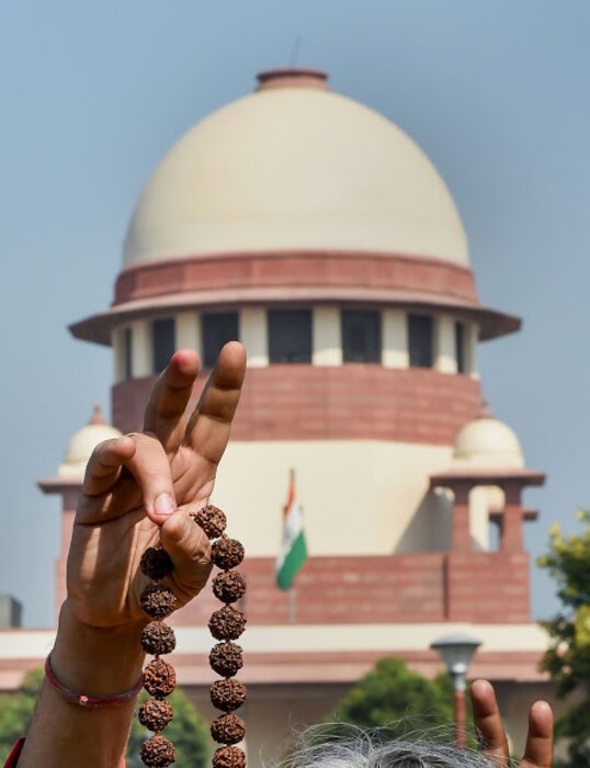 2011: सुप्रीम कोर्टाने दिली अलाहाबाद हायकोर्टाच्या निर्णयाला स्थगिती.