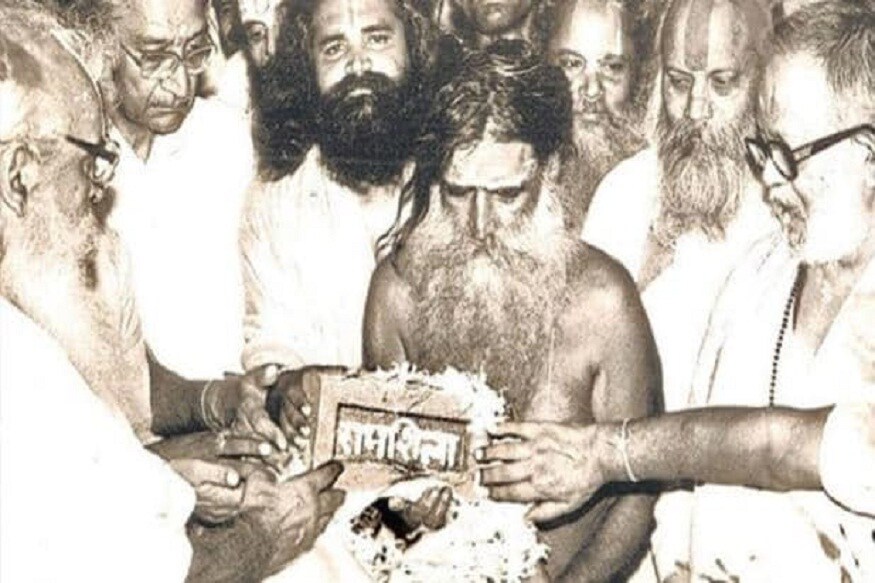 महंत परमहंस रामचंद्र दास – राम मंदिर आंदोलनातले ते प्रमुख संत होते आणि श्री राम जन्मभूमी न्यासाचे ते दीर्घकाळ अध्यक्षही होते. 1949पासून आंदोलनात सहभागी होता. चळवळीला पुढे नेण्यात त्यांनी मोठं योगदान दिलं. 2003मध्ये त्यांचं निधन झालं. महंत परमहंस रामचंद्र दास – राम मंदिर आंदोलनातले ते प्रमुख संत होते आणि श्री राम जन्मभूमी न्यासाचे ते दीर्घकाळ अध्यक्षही होते. 1949पासून आंदोलनात सहभागी होता. चळवळीला पुढे नेण्यात त्यांनी मोठं योगदान दिलं. 2003मध्ये त्यांचं निधन झालं.