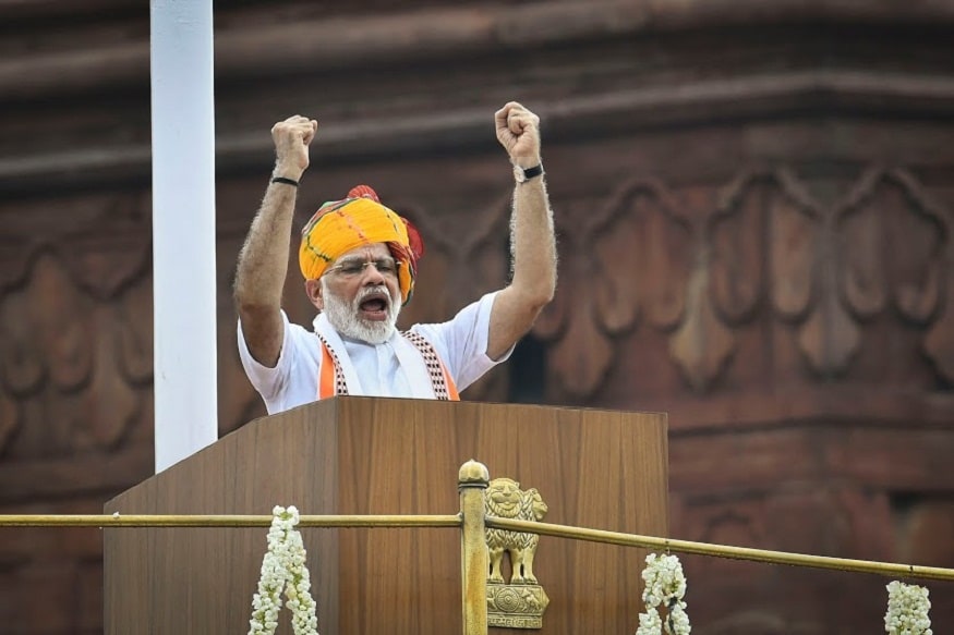 नवी दिल्ली: पंतप्रधान नरेंद्र मोदी यांच्या 15 ऑगस्टच्या भाषणाकडे आता देशवासियांचं लक्ष लागलं आहे. लाल किल्ल्यावरून होणार असलेल्या या भाषणात मोदी काय घोषणा करतील याविषयी उत्सुकता निर्माण झाली आहे. नवी दिल्ली: पंतप्रधान नरेंद्र मोदी यांच्या 15 ऑगस्टच्या भाषणाकडे आता देशवासियांचं लक्ष लागलं आहे. लाल किल्ल्यावरून होणार असलेल्या या भाषणात मोदी काय घोषणा करतील याविषयी उत्सुकता निर्माण झाली आहे.