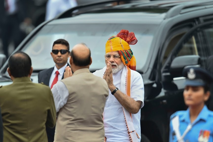 देशात सध्या कोरोनाचं संकट असल्याने सगळा देश कोरोनाशी दोन हात करत आहे. या पार्श्वभूमीवर पंतप्रधान मोदी देशविसियांना आरोग्याशी संबंधित एक मोठी योजना भेट देण्याची शक्यता आहे. देशात सध्या कोरोनाचं संकट असल्याने सगळा देश कोरोनाशी दोन हात करत आहे. या पार्श्वभूमीवर पंतप्रधान मोदी देशविसियांना आरोग्याशी संबंधित एक मोठी योजना भेट देण्याची शक्यता आहे.