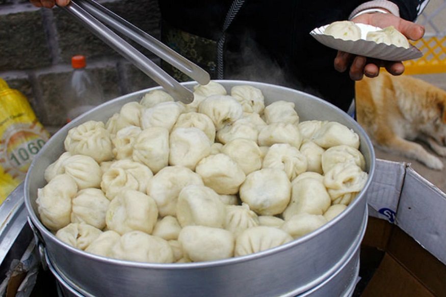 बापरे! तिखट मोमोज खाल्ल्यामुळे पोटात झाला स्फोट, रुग्णांची अवस्था पाहून डॉक्टरही हादरले