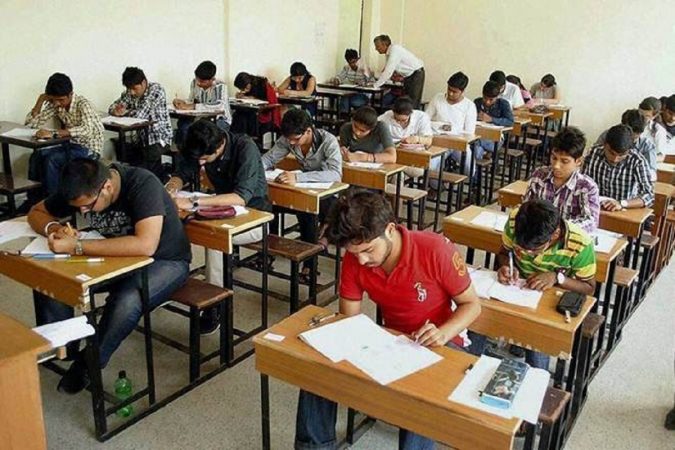 शिक्षकांकडून मार्गदर्शन, पुस्तकं किंवा इतर साहित्य घेण्यासाठी माध्यमिक - शाळेतले विद्यार्थी पालकांच्या परवानगीने शाळेत शिक्षकांना भेटायला जाऊ शकतात. शिक्षकांकडून मार्गदर्शन, पुस्तकं किंवा इतर साहित्य घेण्यासाठी माध्यमिक - शाळेतले विद्यार्थी पालकांच्या परवानगीने शाळेत शिक्षकांना भेटायला जाऊ शकतात.