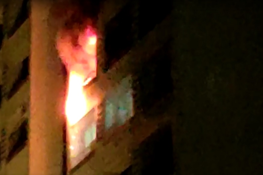 मुंबई रहिवासी इमारतीच्या 10व्या मजल्यावर भीषण आग, 11 जणांना केलं सुखरूप रेस्क्यू