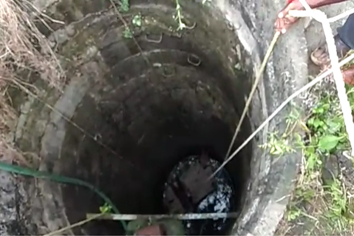 विहिरीत पडलेला उंदीर काढायला गेले, तिघांचा विषारी वायूने गुदमरुन मृत्यू