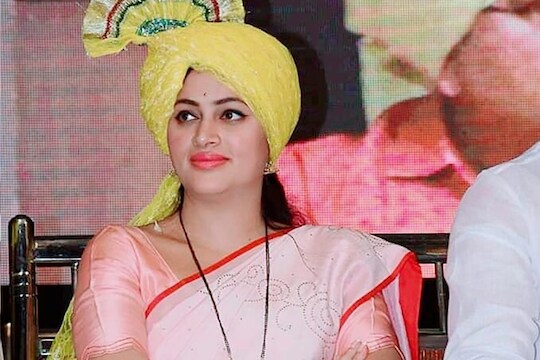 नवनीत राणा लढल्या आणि जिंकल्या, हॉस्पिटलमधून मिळाला डिस्चार्ज