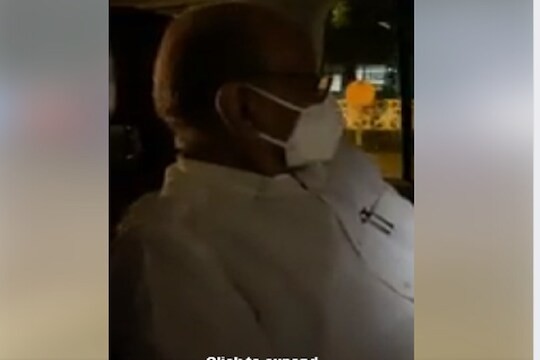 मुंबईच्या पाण्यातून सुप्रिया सुळेंचं FB LIVE; शरद पवार म्हणाले, आयुष्यात पहिल्यांदाच एवढं पाणी पाहिलं!