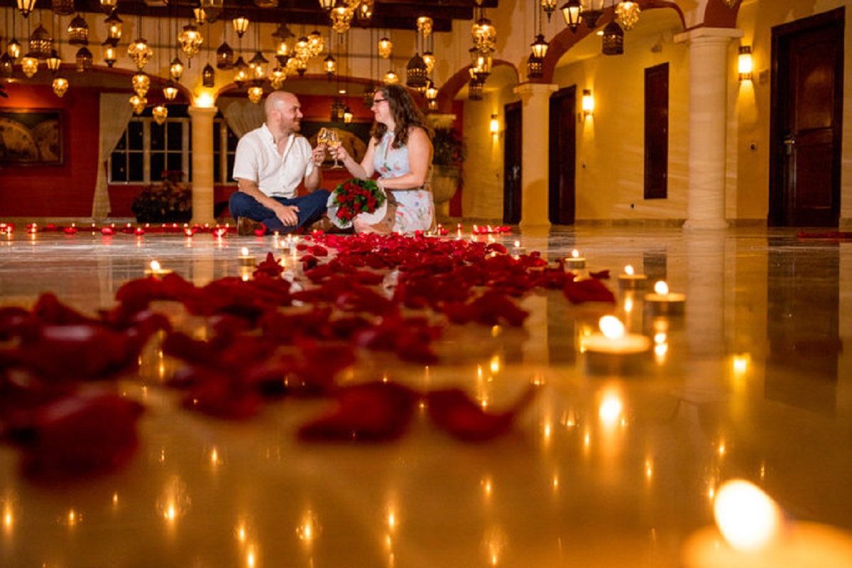 रोमान्स पडला महागात! प्रपोज करण्यासाठी घरात पेटवली मेणबत्ती, गर्लफ्रेंड हा बोलणार तेवढ्यात...