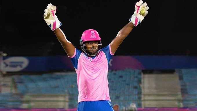 लवकरच IPL 2020 सुरू होणार आहे आणि यामध्ये सहभागी होणाऱ्या टीमने आपल्या जर्सीवर सॅनिटरी पॅडच्या ब्रँडचा लोगो लावण्याचा निर्णय घेतला आहे. लवकरच IPL 2020 सुरू होणार आहे आणि यामध्ये सहभागी होणाऱ्या टीमने आपल्या जर्सीवर सॅनिटरी पॅडच्या ब्रँडचा लोगो लावण्याचा निर्णय घेतला आहे.