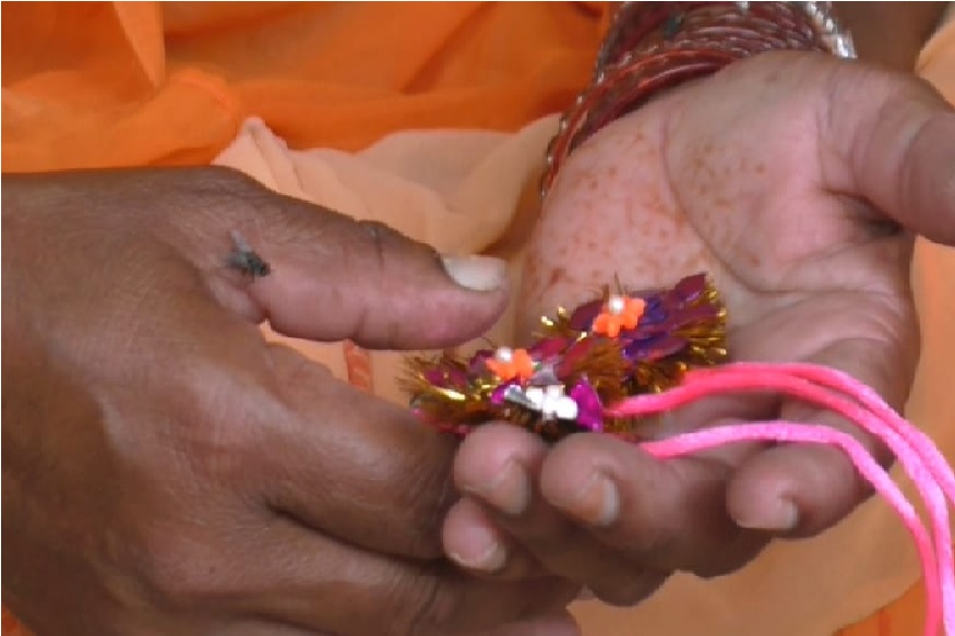 काळजाला स्पर्श करणारी घटना; राखी आणली, लाडू केले पण....