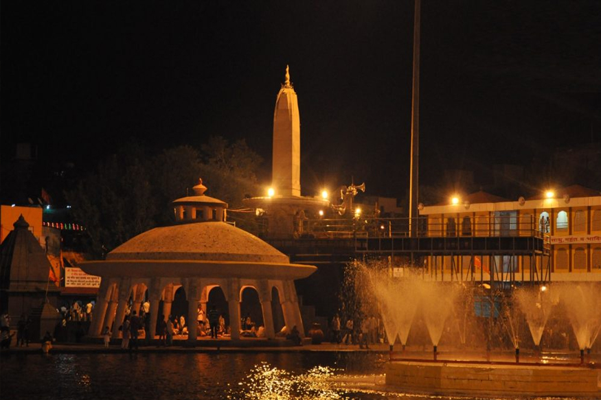 Ram mandir bhumi pujan : नाशिक पोलिसांनी बजावली साधू-पुरोहितांना नोटीस, महाआरती करण्यास मनाई