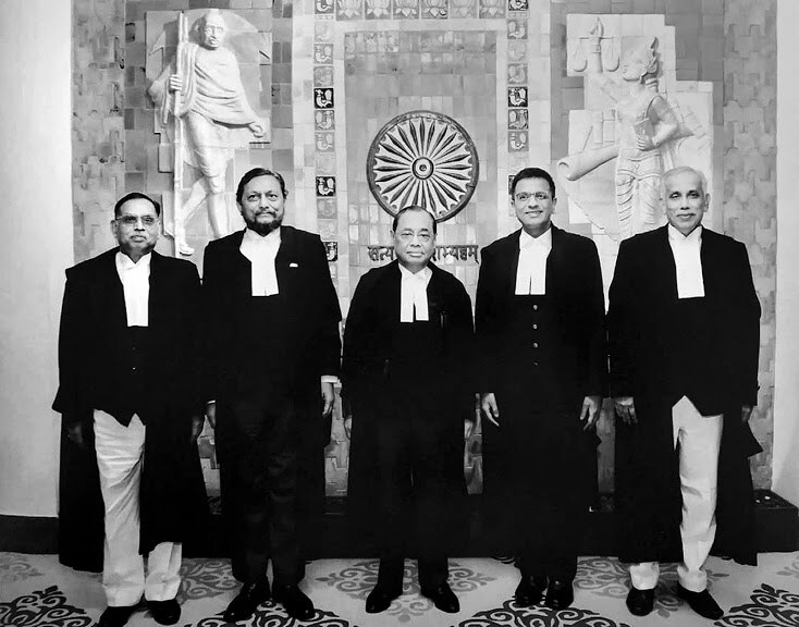 2019: सरन्यायाधीश रंजन गोगई यांच्या अध्यक्षतेखालील खंडपीठाने ऐतिहासिक 9 नोव्हेंबरला ऐतिहासिक निकाल देत वादग्रस्त जागेवर मंदिराचा मार्ग प्रशस्त केला. वादग्रस्त जागेवरचा हिंदूंचा हक्क कोर्टाने मान्य केला आणि सुन्नी वक्फ बोर्डाला अयोध्येत मोक्याच्या जागेवर 5 एकर जागादेण्याचे आदेश दिले. 2019: सरन्यायाधीश रंजन गोगई यांच्या अध्यक्षतेखालील खंडपीठाने ऐतिहासिक 9 नोव्हेंबरला ऐतिहासिक निकाल देत वादग्रस्त जागेवर मंदिराचा मार्ग प्रशस्त केला. वादग्रस्त जागेवरचा हिंदूंचा हक्क कोर्टाने मान्य केला आणि सुन्नी वक्फ बोर्डाला अयोध्येत मोक्याच्या जागेवर 5 एकर जागादेण्याचे आदेश दिले.