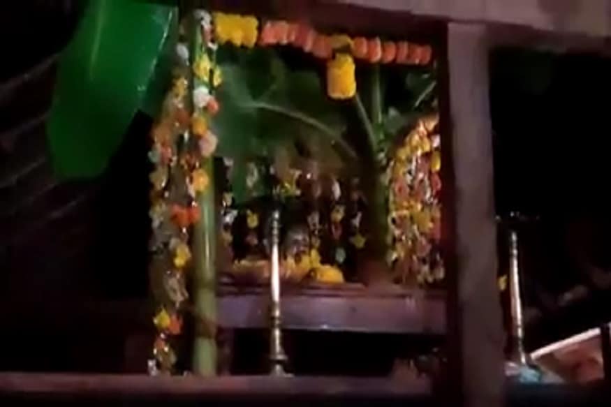 श्रावण महिन्यात मोठ्या भक्तिभावाने कोकणातील मंदिरातून नाम सप्ताह पार पडतो. परमेश्वराच्या नामस्मरणात, भजनात, अभंगात लहानांपासून मोठ्यांपर्यंत सर्वच तल्लीन होतात. श्रावण महिन्यात मोठ्या भक्तिभावाने कोकणातील मंदिरातून नाम सप्ताह पार पडतो. परमेश्वराच्या नामस्मरणात, भजनात, अभंगात लहानांपासून मोठ्यांपर्यंत सर्वच तल्लीन होतात.