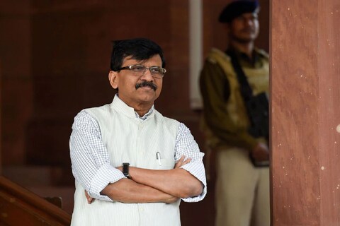 'या प्रकरणावर सुरू असलेल्या प्रत्येक घडामोडींवर आमचं बारीक लक्ष आहे. कोण काय करतं याची आम्ही नोंद ठेवतो आहोत.'