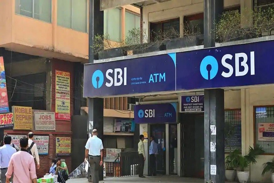 एसबीआयच्या या सुविधेअंतर्गत कोणताही ग्राहक रात्री 8 ते सकाळी 8 पर्यंत 10 हजार रुपये किंवा त्याहून जास्त रक्कम काढत असेल, तर त्याला ओटीपी विचारण्यात येत आहे. तुमच्या रजिस्टर्ड नंबरवर हा ओटीपी येईल. एसबीआयच्या या सुविधेअंतर्गत कोणताही ग्राहक रात्री 8 ते सकाळी 8 पर्यंत 10 हजार रुपये किंवा त्याहून जास्त रक्कम काढत असेल, तर त्याला ओटीपी विचारण्यात येत आहे. तुमच्या रजिस्टर्ड नंबरवर हा ओटीपी येईल.