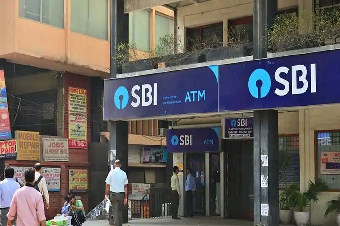 एसबीआयच्या या सुविधेअंतर्गत कोणताही ग्राहक रात्री 8 ते सकाळी 8 पर्यंत 10 हजार रुपये किंवा त्याहून जास्त रक्कम काढत असेल, तर त्याला ओटीपी विचारण्यात येत आहे. तुमच्या रजिस्टर्ड नंबरवर हा ओटीपी येईल.