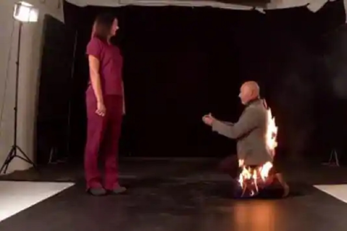 डेअरिंग लव्ह! कतरिनाच्या एका होकारासाठी त्याने खरंच दिली अग्निपरीक्षा; पाहा VIDEO