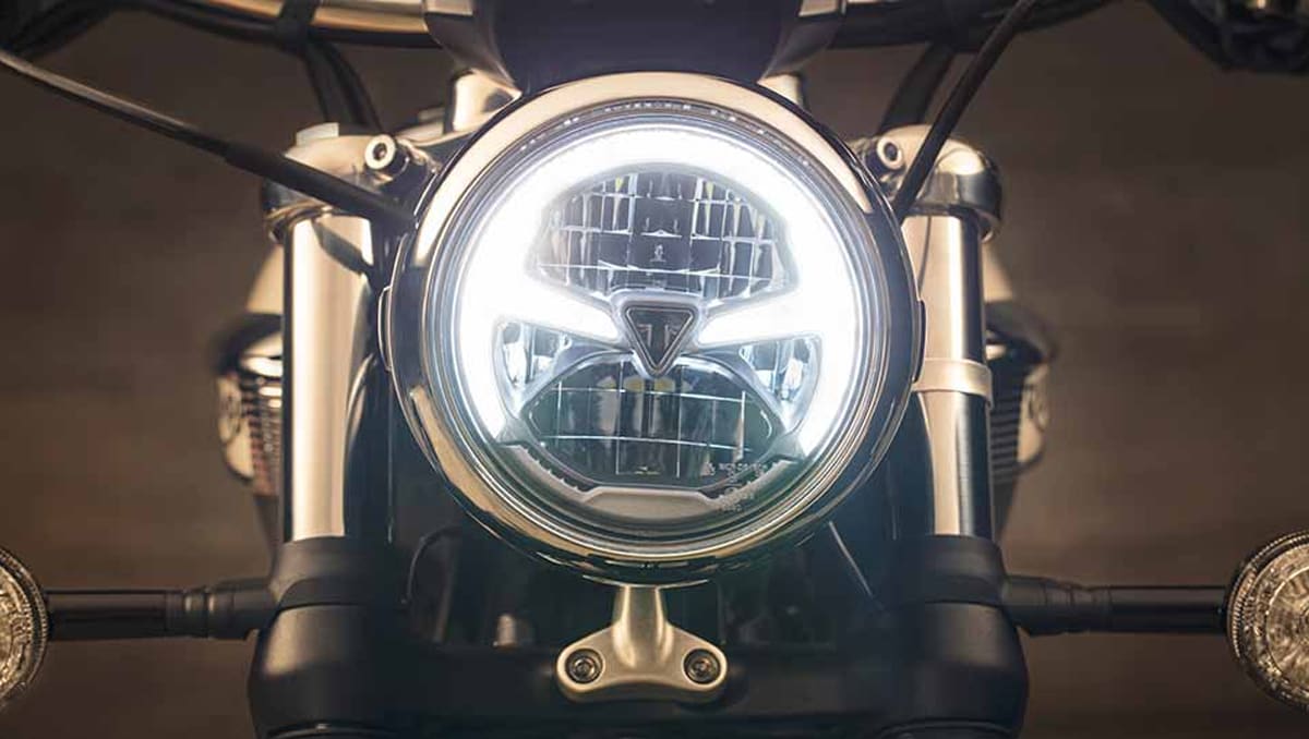 ट्रायम्फ इंडियाने BS6 इंजिन शिवाय bonneville speedmaster मध्ये फार असे कोणतेही बदल केले नाही. या बाइकचा सामना हा थेट हार्ली-डेविडसन कस्टम 1200 शी असणार आहे. ट्रायम्फ इंडियाने BS6 इंजिन शिवाय bonneville speedmaster मध्ये फार असे कोणतेही बदल केले नाही. या बाइकचा सामना हा थेट हार्ली-डेविडसन कस्टम 1200 शी असणार आहे.