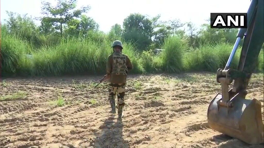 हे भूमिगत बंकर सापडल्यामुळे दहशतवादी, सशस्त्र सैन्य किंवा शस्त्रास्त्र भारतीय भूमीत पोहोचवण्याचा पाकिस्तानचा डाव उघडा पडला आहे. हे भूमिगत बंकर सापडल्यामुळे दहशतवादी, सशस्त्र सैन्य किंवा शस्त्रास्त्र भारतीय भूमीत पोहोचवण्याचा पाकिस्तानचा डाव उघडा पडला आहे.