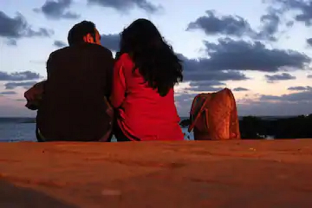 कहरच! पतीच्या पासपोर्टवर बॉयफ्रेंडसोबत ऑस्ट्रेलियाला गेली, 7 महिन्यांनी घरी परतली अन्...