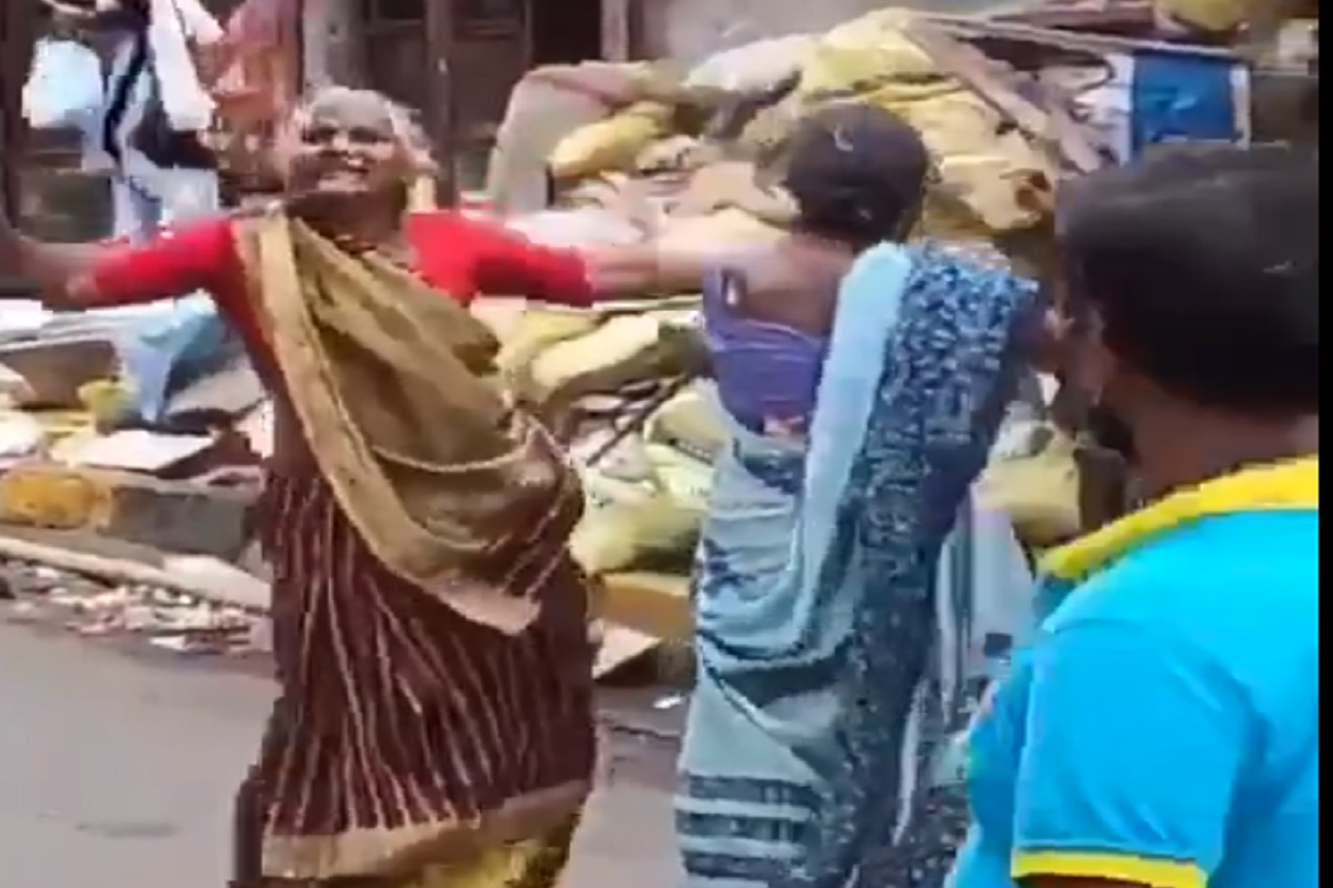 'पिया तू अब तो आजा...' गाण्यावर वृद्ध महिलांचा भन्नाट डान्स, VIDEO पाहून म्हणाल सुपरडान्सर!