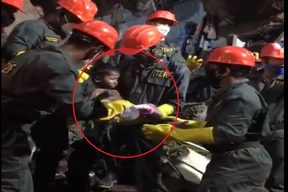 ...आणि अक्षरश: चिमुकल्यानं दिली मृत्यूला हुल; 100 लोक अडकले पण तो वाचला, पाहा थरारक VIDEO