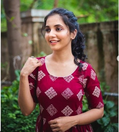 सध्या सायली शुभमंगल ऑनलाइन मालिकेच्या शूटिंगमध्ये बिझी आहे. याच दरम्यान सायलीनं आपले काही खास फोटो सोशल मीडियावर शेअर केले आहेत. सध्या सायली शुभमंगल ऑनलाइन मालिकेच्या शूटिंगमध्ये बिझी आहे. याच दरम्यान सायलीनं आपले काही खास फोटो सोशल मीडियावर शेअर केले आहेत.