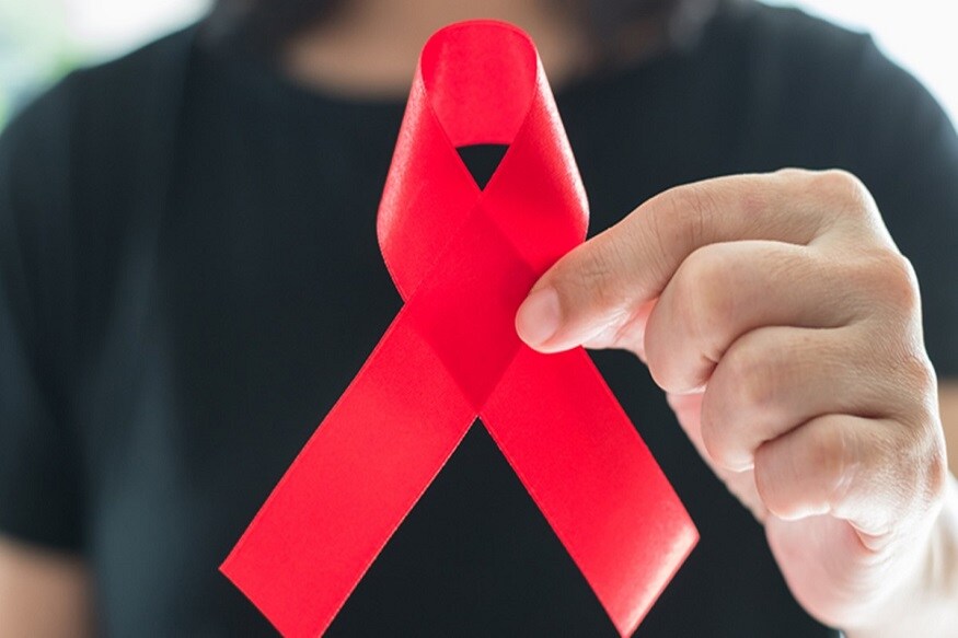 याआधी HIV ग्रस्तांच्या शरीरात दोन वेळा बोन मॅरो ट्रान्सप्लांट करून ते बरे झाले आहेत. त्यानंतरदेखील शरीरात HIV व्हायरस झपाट्याने कमी झाला आणि पुन्हा त्याची लागण झाली नाही. मात्र जर शरीराची रोगप्रतिकारक शक्ती कोणत्याही मदतीशिवाय HIV शी लढून त्याचा नाश करते, असं हे पहिलंच प्रकरण आहे. याआधी HIV ग्रस्तांच्या शरीरात दोन वेळा बोन मॅरो ट्रान्सप्लांट करून ते बरे झाले आहेत. त्यानंतरदेखील शरीरात HIV व्हायरस झपाट्याने कमी झाला आणि पुन्हा त्याची लागण झाली नाही. मात्र जर शरीराची रोगप्रतिकारक शक्ती कोणत्याही मदतीशिवाय HIV शी लढून त्याचा नाश करते, असं हे पहिलंच प्रकरण आहे.