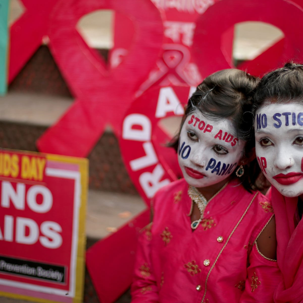 शास्त्रज्ञांनी 64 एलिट कंट्रोलर्सच्या (EC) शरीरातील HIV संक्रमणाचा अभ्यास केला. एलिट कंट्रोलर्स म्हणजे असे लोक ज्यांच्या शरीरात एचआयव्ही आहे मात्र तो पूर्णपणे निष्क्रिय आहे किंवा इतक्या कमी प्रमाणात आहे की कोणत्याही औषधांशिवाय तो रुग्ण बरा होऊ शकतो. शास्त्रज्ञांनी 64 एलिट कंट्रोलर्सच्या (EC) शरीरातील HIV संक्रमणाचा अभ्यास केला. एलिट कंट्रोलर्स म्हणजे असे लोक ज्यांच्या शरीरात एचआयव्ही आहे मात्र तो पूर्णपणे निष्क्रिय आहे किंवा इतक्या कमी प्रमाणात आहे की कोणत्याही औषधांशिवाय तो रुग्ण बरा होऊ शकतो.