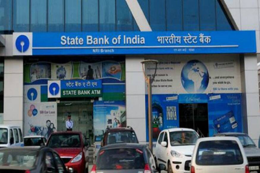 इलेक्ट्रिक कारच्या खरेदीसाठी लाँच करण्यात आलेले हे भारतातील पहिले ग्रीन कार लोन आहे. इलेक्ट्रिक वाहनांच्या खरेदीला प्रोत्साहन देणे या यामागचा हेतू आहे. (फोटो-न्यूज18) इलेक्ट्रिक कारच्या खरेदीसाठी लाँच करण्यात आलेले हे भारतातील पहिले ग्रीन कार लोन आहे. इलेक्ट्रिक वाहनांच्या खरेदीला प्रोत्साहन देणे या यामागचा हेतू आहे. (फोटो-न्यूज18)
