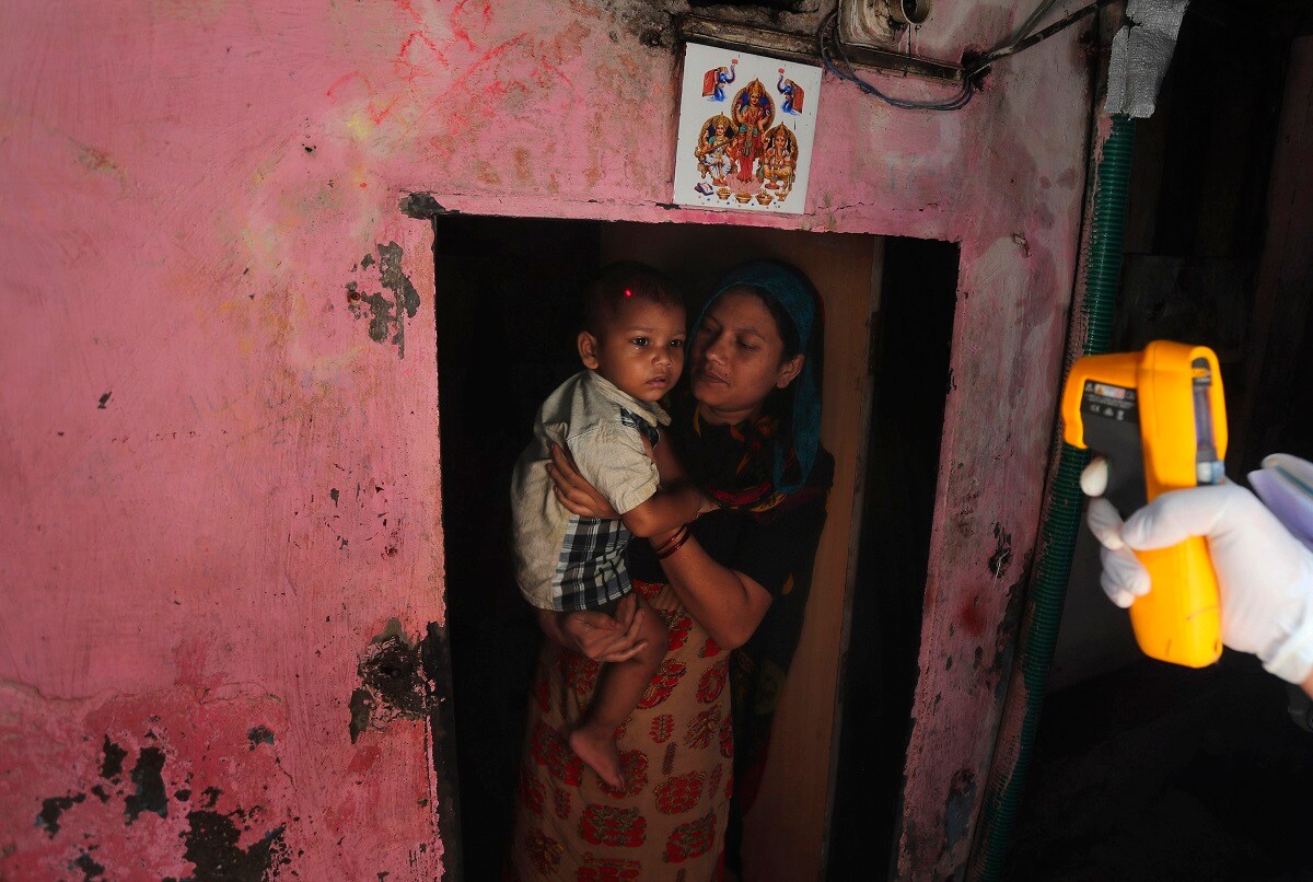 आंध्र प्रदेश, बिहार, केरळ, तामिळनाडू, पश्चिम बंगाल या ठिकाणी रुग्णावाढीमध्ये घट झाली आहे. महाराष्ट्रात गेल्या 24 तासांत 19,200 नवीन प्रकरणे नोंदली गेली. (AP Photo/Ajit Solanki) आंध्र प्रदेश, बिहार, केरळ, तामिळनाडू, पश्चिम बंगाल या ठिकाणी रुग्णावाढीमध्ये घट झाली आहे. महाराष्ट्रात गेल्या 24 तासांत 19,200 नवीन प्रकरणे नोंदली गेली. (AP Photo/Ajit Solanki)