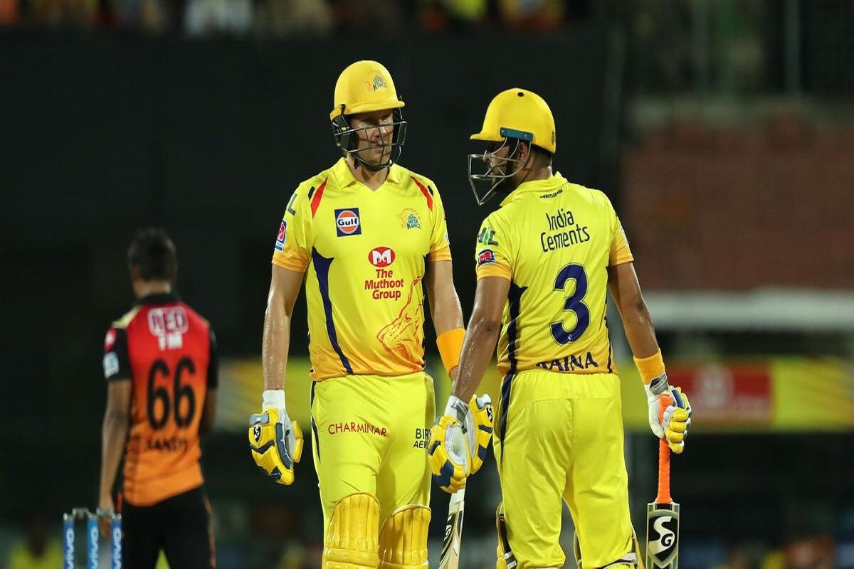 CSK संघाचा सलामीचा फलंदाज शेन वॉटसन धोनीच्या सर्वात भरवशाचा फलंदाज आहे. गेल्या दोव हंगामात वॉटसननं संघासाठी चांगली कामगिरी केली आहे. टी-20 क्रिकेटमध्ये वॉटसनला अनुभवही चांगला आहे. त्यामुळे वॉटसन या हंगामात संघाचा कर्णधार होऊ शकतो. CSK संघाचा सलामीचा फलंदाज शेन वॉटसन धोनीच्या सर्वात भरवशाचा फलंदाज आहे. गेल्या दोव हंगामात वॉटसननं संघासाठी चांगली कामगिरी केली आहे. टी-20 क्रिकेटमध्ये वॉटसनला अनुभवही चांगला आहे. त्यामुळे वॉटसन या हंगामात संघाचा कर्णधार होऊ शकतो.