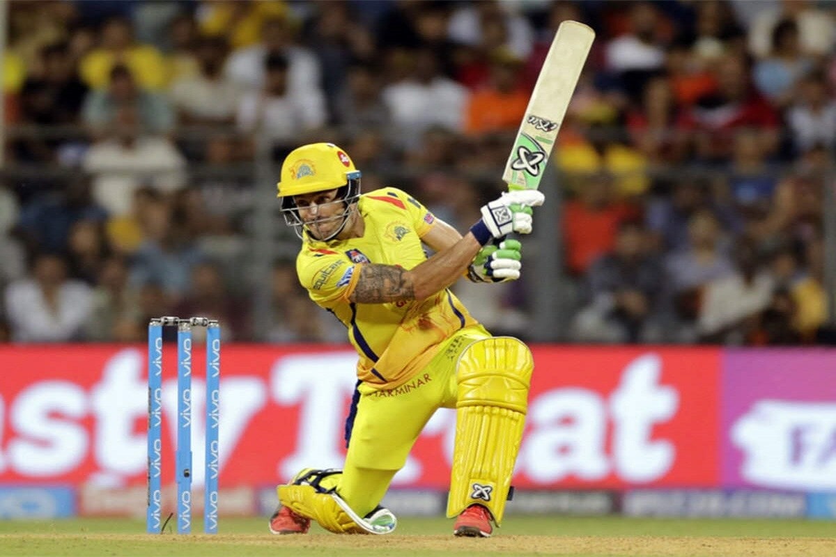 दक्षिण आफ्रिकेचा कर्णधार फाफ डुप्लेसी CSK संघाचा महत्त्वाचा खेळाडू आहे. या खेळाडूनं 36 कसोटी, 39 वनडे आणि 37 टी-20 सामने खेळले आहेत. चेन्नईसाठी 63 सामन्यात 1639 धावा केल्या आहेत. डुप्लेसी हा धोनी प्रमाणाचे शांत स्वभावाचा कर्णधार आहे. दक्षिण आफ्रिकेचा कर्णधार फाफ डुप्लेसी CSK संघाचा महत्त्वाचा खेळाडू आहे. या खेळाडूनं 36 कसोटी, 39 वनडे आणि 37 टी-20 सामने खेळले आहेत. चेन्नईसाठी 63 सामन्यात 1639 धावा केल्या आहेत. डुप्लेसी हा धोनी प्रमाणाचे शांत स्वभावाचा कर्णधार आहे.
