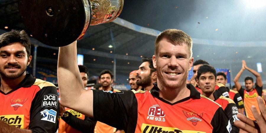 आयपीएल 2013मध्ये सनरायजर्स हैदराबाद (Sunrisers Hyderabad) संघाचे समावेश झाला. या संघाने पहिल्याच हंगामात सर्वांना आश्चर्यचकित केले होते. तीन वर्षानंतर डेव्हिड वॉर्नरच्या नेतृत्वाखाली 2016मध्ये हैदराबाद संघाने आयपीएलचे विजेतेपद मिळवले. आयपीएल 2013मध्ये सनरायजर्स हैदराबाद (Sunrisers Hyderabad) संघाचे समावेश झाला. या संघाने पहिल्याच हंगामात सर्वांना आश्चर्यचकित केले होते. तीन वर्षानंतर डेव्हिड वॉर्नरच्या नेतृत्वाखाली 2016मध्ये हैदराबाद संघाने आयपीएलचे विजेतेपद मिळवले.