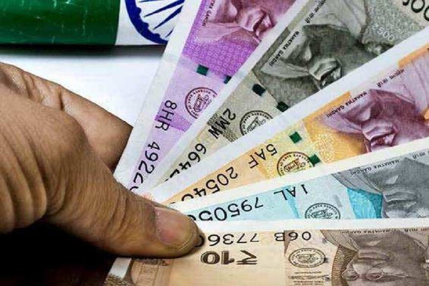 सध्याच्या व्याजदराच्या हिशोबाने जर प्रत्येक आर्थिक वर्षात 1.5 लाख रुपये 15 वर्षापर्यंत जमा केले, तर तुम्ही जमा केलेली एकूण रक्कम 22,50,000 रुपये होईल आणि त्यावर मिळणारे व्याज 41,36,543 रुपये होईल. 21 वर्षांनी ही योजना मॅच्यूअर होईल. जमा केलेल्या रकमेवर व्याज मिळत राहील. 21 वर्षांंनी ही रक्कम व्याजासह वाढून 64 लाख रुपये होईल. या योजनेत मिळणारे व्याज सरकार प्रत्येक तिमाहीमध्ये निश्चित करते. मॅच्यूरिटीपर्यंत व्याजदरात बदलाव होऊ शकतात. सध्याच्या व्याजदराच्या हिशोबाने जर प्रत्येक आर्थिक वर्षात 1.5 लाख रुपये 15 वर्षापर्यंत जमा केले, तर तुम्ही जमा केलेली एकूण रक्कम 22,50,000 रुपये होईल आणि त्यावर मिळणारे व्याज 41,36,543 रुपये होईल. 21 वर्षांनी ही योजना मॅच्यूअर होईल. जमा केलेल्या रकमेवर व्याज मिळत राहील. 21 वर्षांंनी ही रक्कम व्याजासह वाढून 64 लाख रुपये होईल. या योजनेत मिळणारे व्याज सरकार प्रत्येक तिमाहीमध्ये निश्चित करते. मॅच्यूरिटीपर्यंत व्याजदरात बदलाव होऊ शकतात.