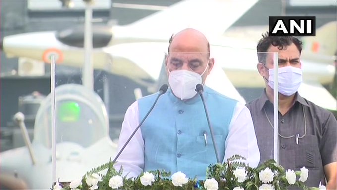 rafaleसंरक्षण मंत्री राजनाथ सिंह यांनी सांगितले की राफेलला जगभरात सर्वात श्रेष्ठ मानले जाते. राफेलचा करार भारताच्या सुरक्षेसाठी अत्यंत महत्त्वाचा आहे. आपल्या सीमेवर असलेली परिस्थिती पाहता राफेल विमानं सामील करणं अत्यंत गरजेचं होतं. (Pic- ANI) rafaleसंरक्षण मंत्री राजनाथ सिंह यांनी सांगितले की राफेलला जगभरात सर्वात श्रेष्ठ मानले जाते. राफेलचा करार भारताच्या सुरक्षेसाठी अत्यंत महत्त्वाचा आहे. आपल्या सीमेवर असलेली परिस्थिती पाहता राफेल विमानं सामील करणं अत्यंत गरजेचं होतं. (Pic- ANI)