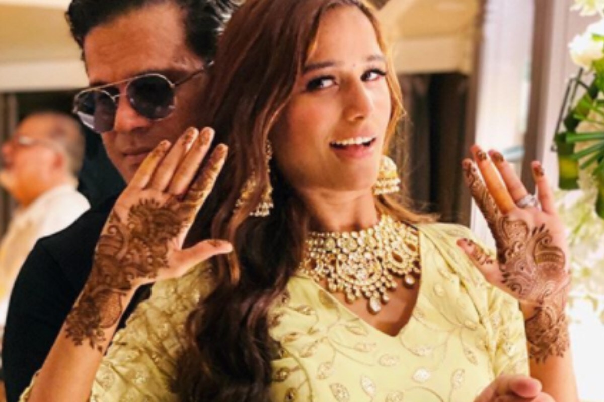 3 वर्षांच्या रिलेशनशिपनंतर बोल्ड अभिनेत्री पूनम पांडेने (Poonam Pandey) बॉयफ्रेंड सॅम बॉम्बेसह (Sam Bombay) लग्न केलं. कोरोना काळातच 27 जुलैला साखरपुडा केला आणि सप्टेंबरमध्ये विवाहबद्ध झाले. मुंबईतील वांद्र्यातील आपल्या बंगल्यातच पूनमने आपलं लग्न आटोपलं. (फोटो सौजन्य - इन्स्टाग्राम/@sambombay) 3 वर्षांच्या रिलेशनशिपनंतर बोल्ड अभिनेत्री पूनम पांडेने (Poonam Pandey) बॉयफ्रेंड सॅम बॉम्बेसह (Sam Bombay) लग्न केलं. कोरोना काळातच 27 जुलैला साखरपुडा केला आणि सप्टेंबरमध्ये विवाहबद्ध झाले. मुंबईतील वांद्र्यातील आपल्या बंगल्यातच पूनमने आपलं लग्न आटोपलं. (फोटो सौजन्य - इन्स्टाग्राम/@sambombay)