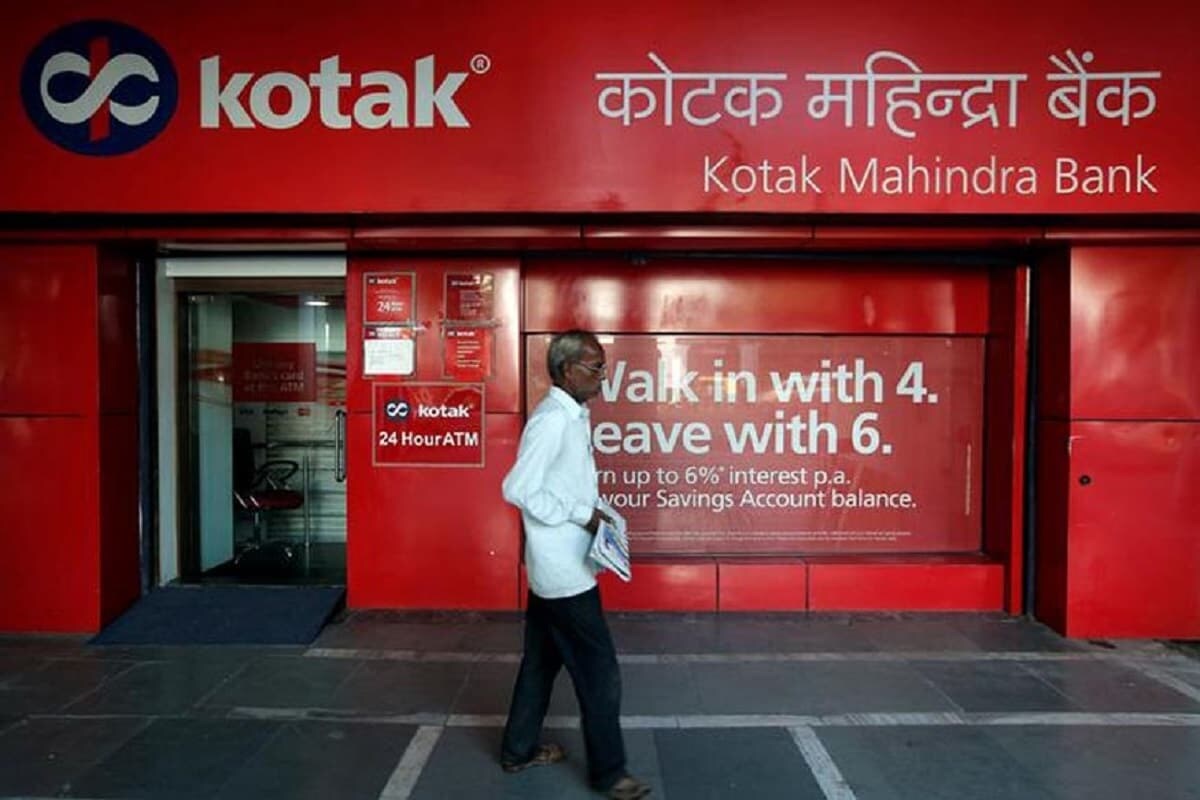 <strong>(5) Kotak Mahindra Bank- 811 डिजिटल बँक अकाऊंट</strong>-या बँक खात्यामध्ये तुम्हाला मिनिमम बॅलन्स ठेवण्याची आवश्यकता नाही. डिजिटल बँकिंगचा वापर करून हे खाते उघडता येईल. यामध्ये तुम्हाला 811 व्हर्च्यूअल डेबिट कार्ड मिळेल. याचा वापर करून तुम्ही ऑनलाइन शॉपिंग, बिल पेमेंट आणि DTH रिचार्ज करू शकता. या बँक खात्यामध्ये 4 टक्के व्याज मिळते <strong>(5) Kotak Mahindra Bank- 811 डिजिटल बँक अकाऊंट</strong>-या बँक खात्यामध्ये तुम्हाला मिनिमम बॅलन्स ठेवण्याची आवश्यकता नाही. डिजिटल बँकिंगचा वापर करून हे खाते उघडता येईल. यामध्ये तुम्हाला 811 व्हर्च्यूअल डेबिट कार्ड मिळेल. याचा वापर करून तुम्ही ऑनलाइन शॉपिंग, बिल पेमेंट आणि DTH रिचार्ज करू शकता. या बँक खात्यामध्ये 4 टक्के व्याज मिळते