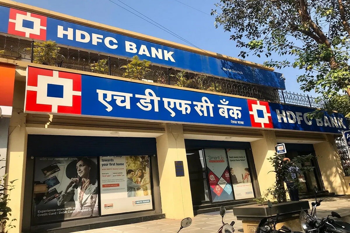 मोठी बातमी! RBI ने थांबवल्या HDFC बँकेच्या डिजिटल सेवा, नवीन क्रेडिट कार्ड मिळण्यावर निर्बंध