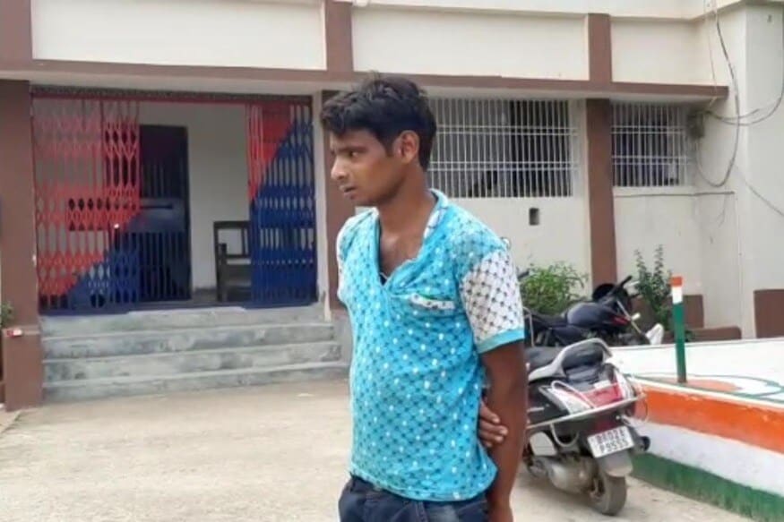 बिहारमधील एका गावात काही गुन्हेगारांनी धमकावून एका युवकाकडून 19 हजार हिसकावले. बंगालमधील रहिवाशाला लुटल्यानंतर त्यांनं पोलिसात तक्रार केली. फोटो: न्यूज 18 बिहारमधील एका गावात काही गुन्हेगारांनी धमकावून एका युवकाकडून 19 हजार हिसकावले. बंगालमधील रहिवाशाला लुटल्यानंतर त्यांनं पोलिसात तक्रार केली. फोटो: न्यूज 18