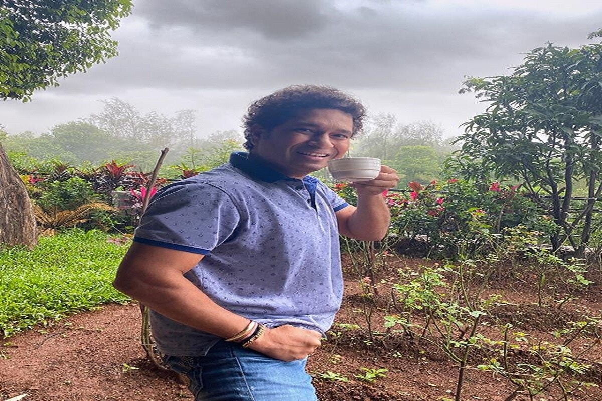 दिग्गज क्रिकेटपटू मास्टर ब्लास्टर सचिन तेंडुलकर (Sachin Tendulkar) तब्बल 560 आदिवासी मुलांना मदत करण्यासाठी पुढे आला आहे. दिग्गज क्रिकेटपटू मास्टर ब्लास्टर सचिन तेंडुलकर (Sachin Tendulkar) तब्बल 560 आदिवासी मुलांना मदत करण्यासाठी पुढे आला आहे.