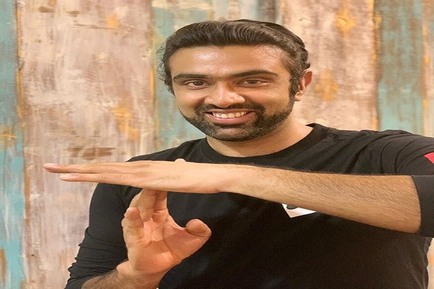 अश्विनने असे म्हटले होते की, 'आम्हाला बहुतेक फायनल खेळायची होती. जेव्हा मी बाहेर पडलो तो 2-4 मुलं रॉयल एनफिल्डवरून आली. धडधाकट होते ते. त्यांनी मला त्यांच्याबरोबर येण्यास सांगितले, मला असे वाटले की सामन्यासाठी मला नेण्यास ही मुलं आली आहेत म्हणून मी त्यांच्याबरोबर गेलो' (Twitter) अश्विनने असे म्हटले होते की, 'आम्हाला बहुतेक फायनल खेळायची होती. जेव्हा मी बाहेर पडलो तो 2-4 मुलं रॉयल एनफिल्डवरून आली. धडधाकट होते ते. त्यांनी मला त्यांच्याबरोबर येण्यास सांगितले, मला असे वाटले की सामन्यासाठी मला नेण्यास ही मुलं आली आहेत म्हणून मी त्यांच्याबरोबर गेलो' (Twitter)