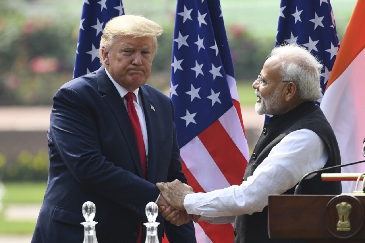 अमेरिकेचे राष्ट्राध्यक्ष डोनाल्ड ट्रम्प आणि पंतप्रधान नरेंद्र मोदी चांगले मित्र आहेत. हाऊडी मोदी ते नमस्ते ट्रम्प कार्यक्रमापर्यंत संपूर्ण जगानं त्याची झलक पाहिली होती. याआधी अमेरिकेचे राष्ट्राध्यक्ष ट्रम्प म्हणाले होते की पंतप्रधान नरेंद्र मोदी माझे मित्र आणि एक महान नेते आहेत. ते खूप चांगलं काम करत आहेत. भारताला एक महान नेता आणि चांगली व्यक्ती मिळाली आहे. अमेरिकेचे राष्ट्राध्यक्ष डोनाल्ड ट्रम्प आणि पंतप्रधान नरेंद्र मोदी चांगले मित्र आहेत. हाऊडी मोदी ते नमस्ते ट्रम्प कार्यक्रमापर्यंत संपूर्ण जगानं त्याची झलक पाहिली होती. याआधी अमेरिकेचे राष्ट्राध्यक्ष ट्रम्प म्हणाले होते की पंतप्रधान नरेंद्र मोदी माझे मित्र आणि एक महान नेते आहेत. ते खूप चांगलं काम करत आहेत. भारताला एक महान नेता आणि चांगली व्यक्ती मिळाली आहे.