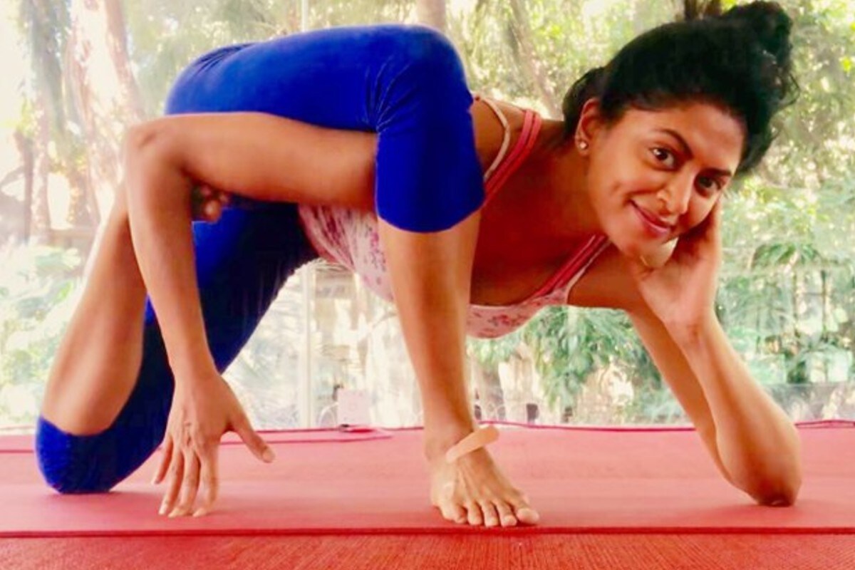 कविताचे हे फोटो योगाचे आहे. ज्यामध्ये ती एक कठीण असे योगा करताना दिसते आहे. कविताची ही योगा पोझ पाहून अनेक सेलिब्रिटींनी प्रतिक्रिया दिली आहे. (फोटो सौजन्य - इन्स्टाग्राम/@ikavitakaushik) कविताचे हे फोटो योगाचे आहे. ज्यामध्ये ती एक कठीण असे योगा करताना दिसते आहे. कविताची ही योगा पोझ पाहून अनेक सेलिब्रिटींनी प्रतिक्रिया दिली आहे. (फोटो सौजन्य - इन्स्टाग्राम/@ikavitakaushik)