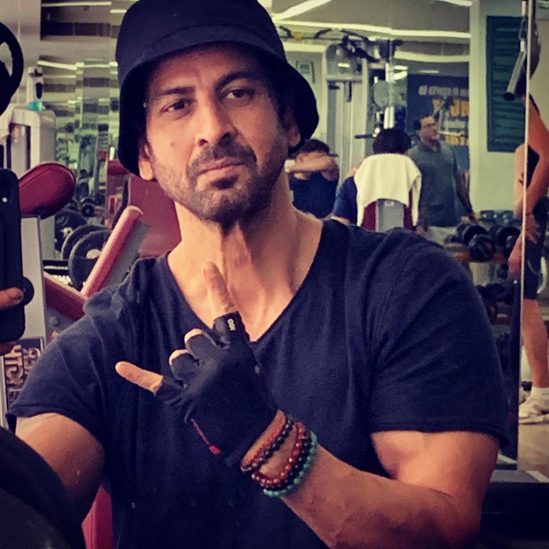 त्यावेळी नशिबाने एकता कपूरचे दोन शो मिळाल्याचे रोनित म्हणतो. त्याचे असे म्हणणे आहे की तो अजून शिकत आहे आणि हे नेहमी चालू राहील (फोटो सौजन्य- @ronitboseroy/Instagram) त्यावेळी नशिबाने एकता कपूरचे दोन शो मिळाल्याचे रोनित म्हणतो. त्याचे असे म्हणणे आहे की तो अजून शिकत आहे आणि हे नेहमी चालू राहील (फोटो सौजन्य- @ronitboseroy/Instagram)