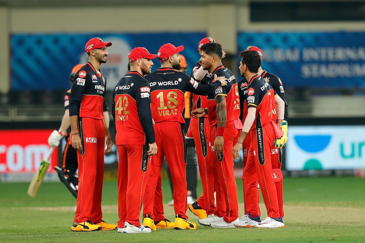 RCBने यंदाच्या लिलावात ख्रिस मॉरिस या खेळाडूला तब्बल 10 कोटींना विकत घेतले होते. मात्र मॉरिस पहिला सामना खेळू शकला नाही. RCBने यंदाच्या लिलावात ख्रिस मॉरिस या खेळाडूला तब्बल 10 कोटींना विकत घेतले होते. मात्र मॉरिस पहिला सामना खेळू शकला नाही.