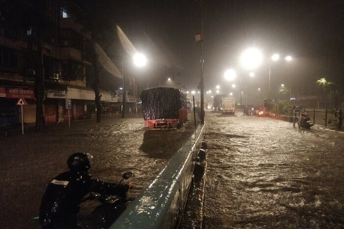 ताप आल्यास त्वरित डॉक्टरांचा सल्ला घ्या. पुरेशी विश्रांती, पोषक आहार आणि वेळेत उपचार घ्यावा.(फोटो सौजन्य - ट्विटर)